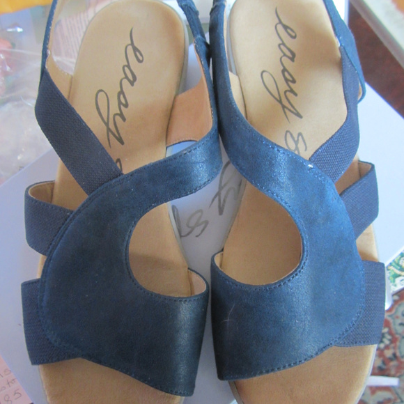 easy spirit navy sandals